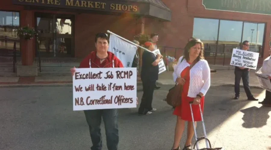 Union Members Demonstrate Over Stalled Negotiations