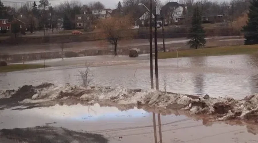 Over 100 Millimetres of Rain Means Flooding and Road Closures
