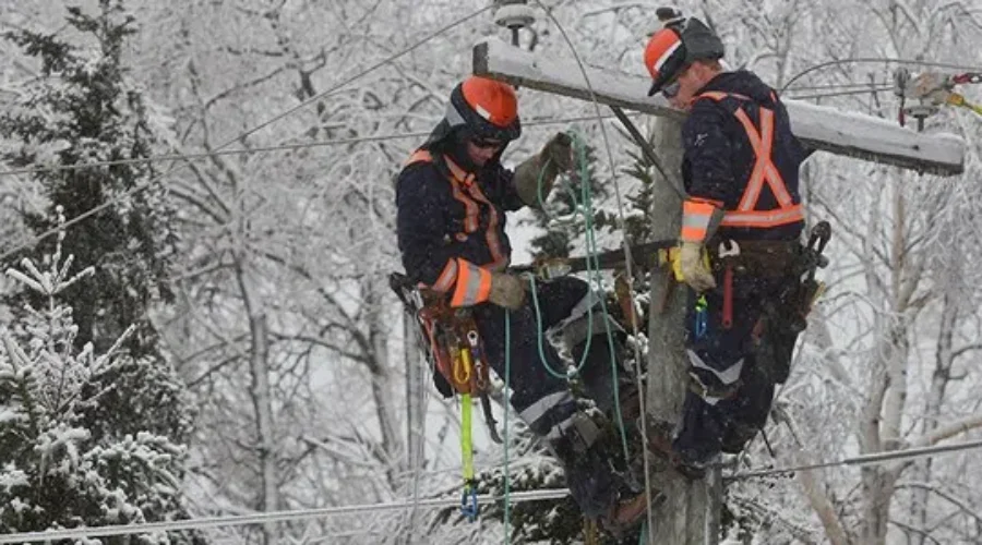 Islands Reporting Large Power Outage This Afternoon