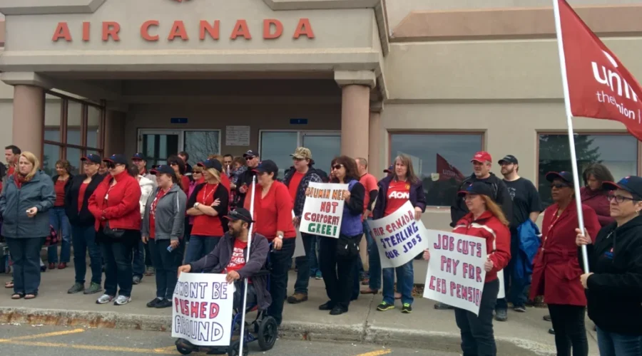 Air Canada Employees Rally Outside Millidgeville Call Centre