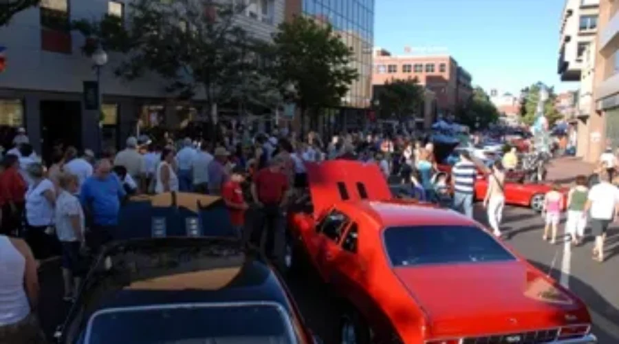 Great Cars And Crowd Attend Atlantic Nationals
