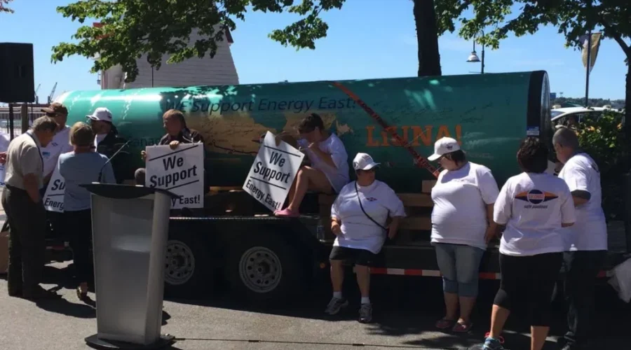 NB Building Trades Lets Energy East Supporters Sign Pipeline