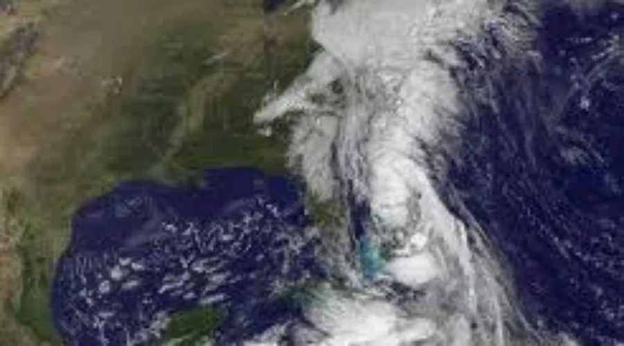 Dangerous Hurricane Heading For Bermuda
