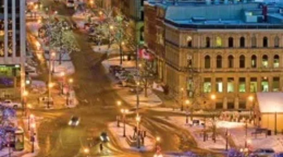 WATCH: Uptown Dressing Up For Holiday Season