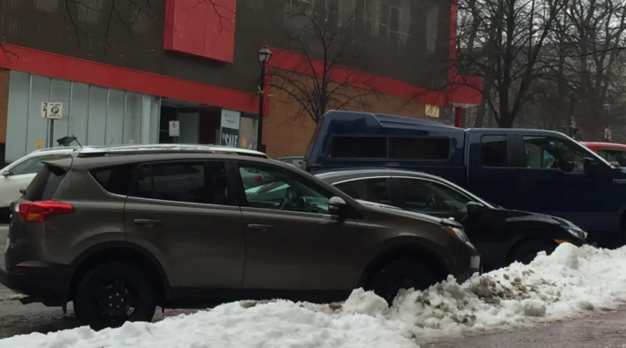Move Your Car By 11 If You Live Uptown and Park On The Street