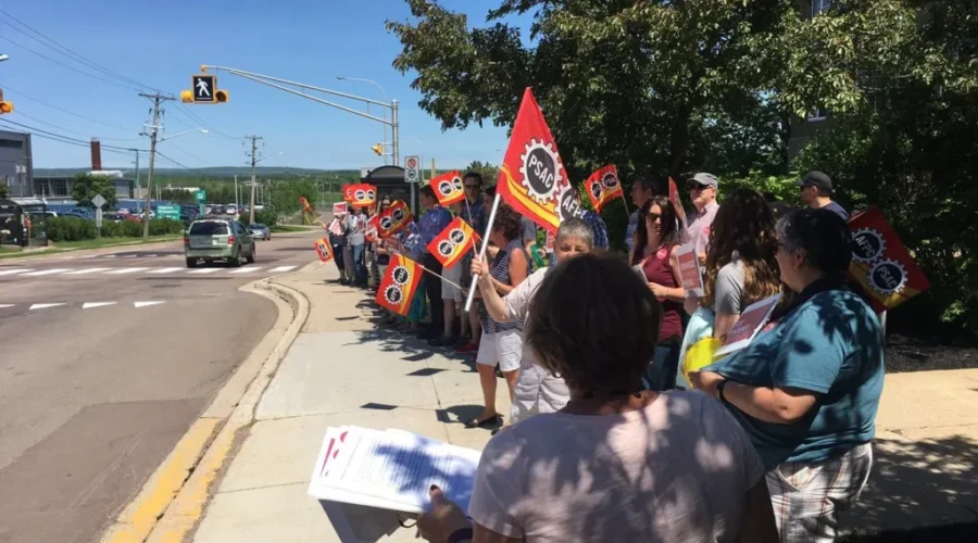 Problematic Pay System Prompts PSAC Rally