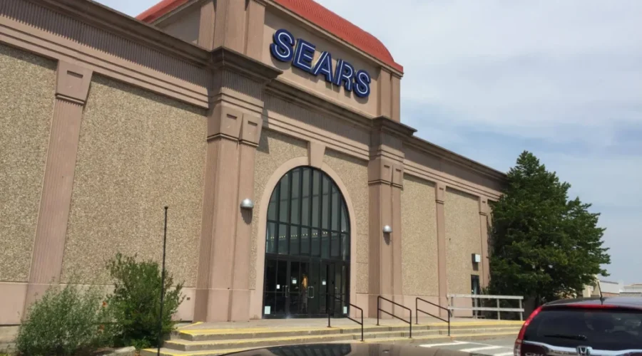 Eager Shoppers Looking For Deals As Sears Begins Liquidating Stock