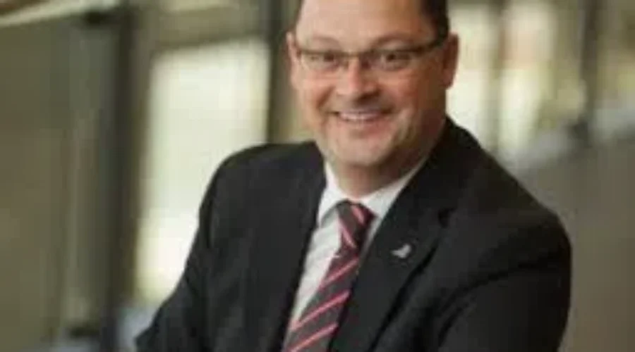 Arsenault Praised After Stepping Down