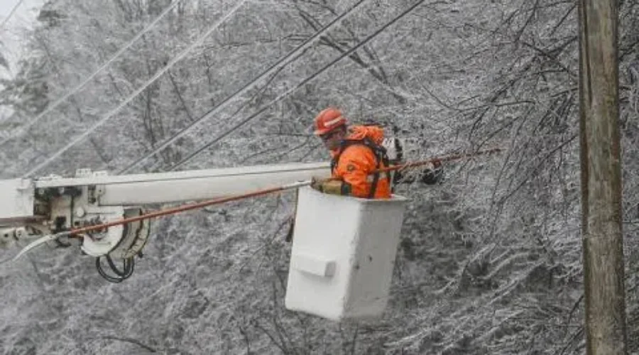 NB Power Secures Extra 10 Contractor Crews Ahead Of Storm