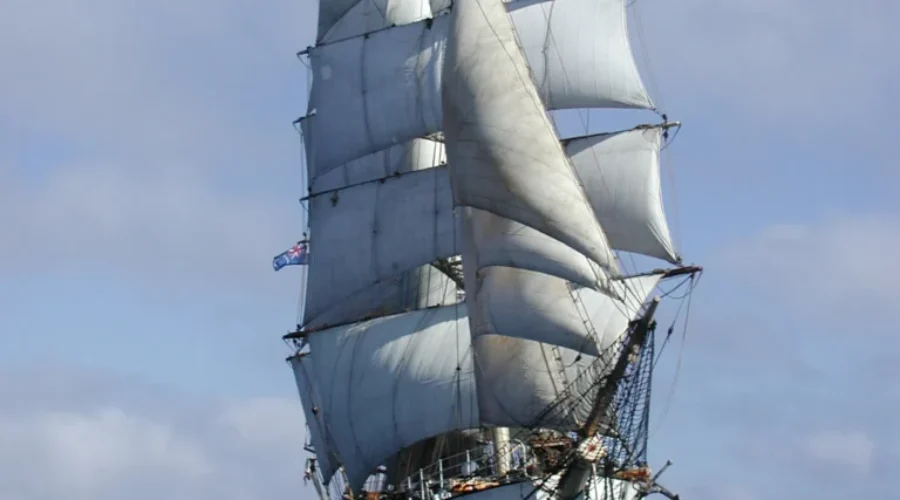Mechanical Issue Brings Picton Castle Back Home