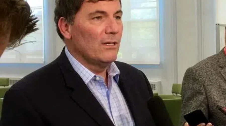 Federal Fisheries Minister Stands Firm On Measures To Protect Right Whales