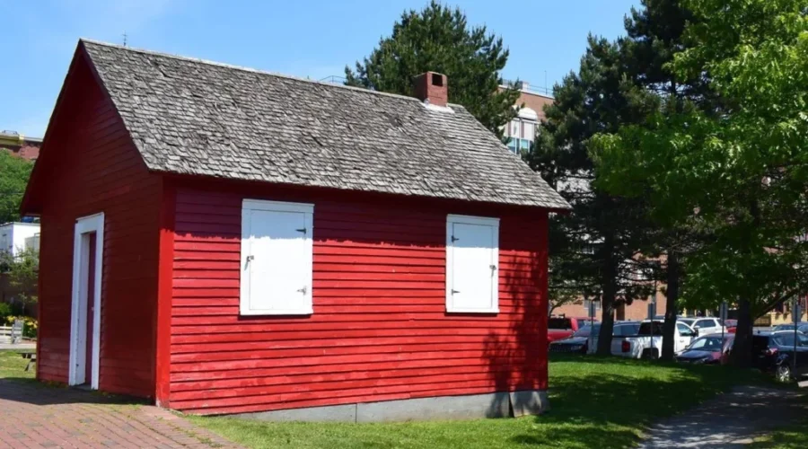 Little Red School House Finds New Home
