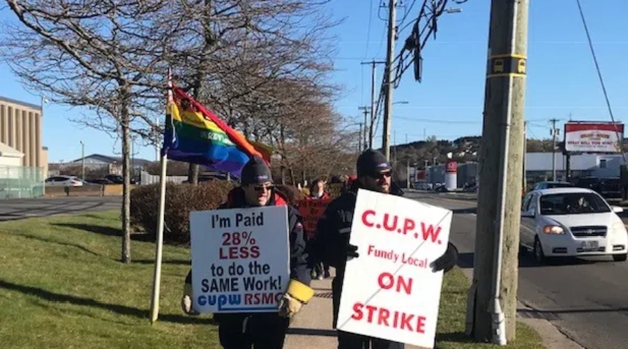 A Chilly Picket Line On Rothesay Avenue
