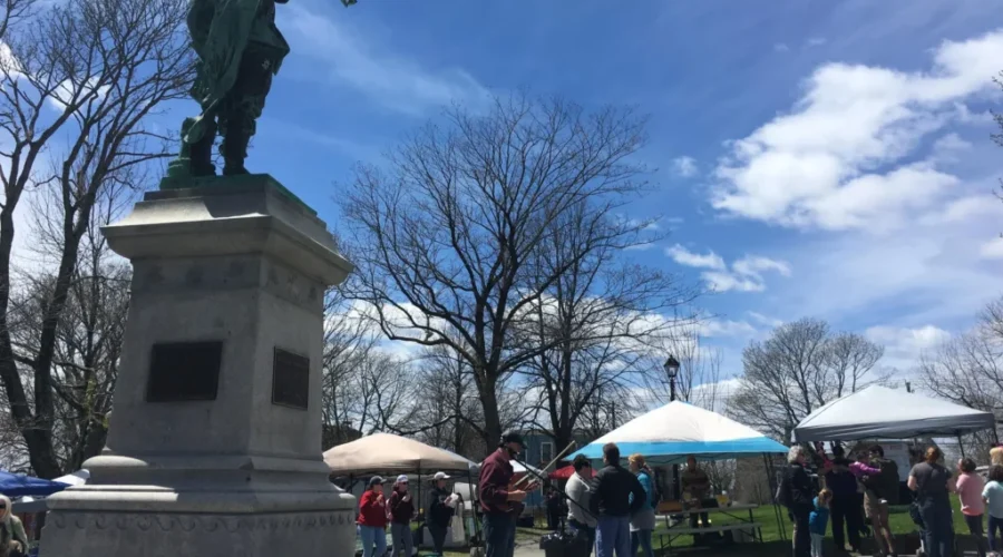 Queen’s Square Farmer’s Market Back In Action