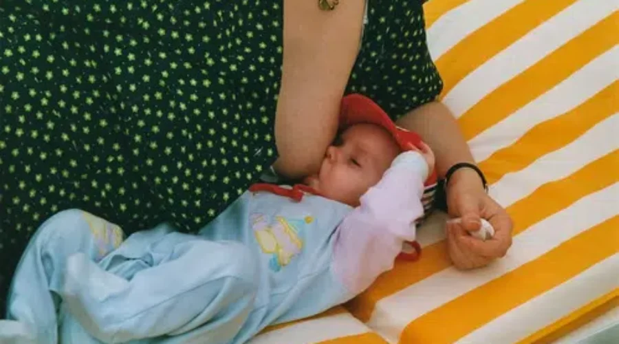 Tourist Gets Flack In St. George For Public Breastfeeding