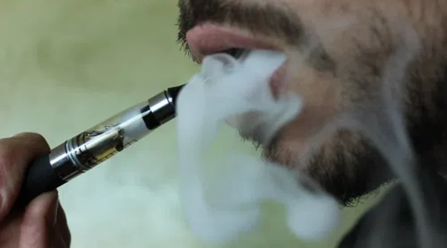 Canadian Cancer Society Supports Proposed Ban On E-Cigarette Advertising