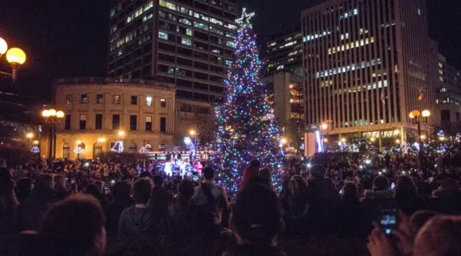 Uptown Sparkles Rings in The Holiday Season With Three-Day Event