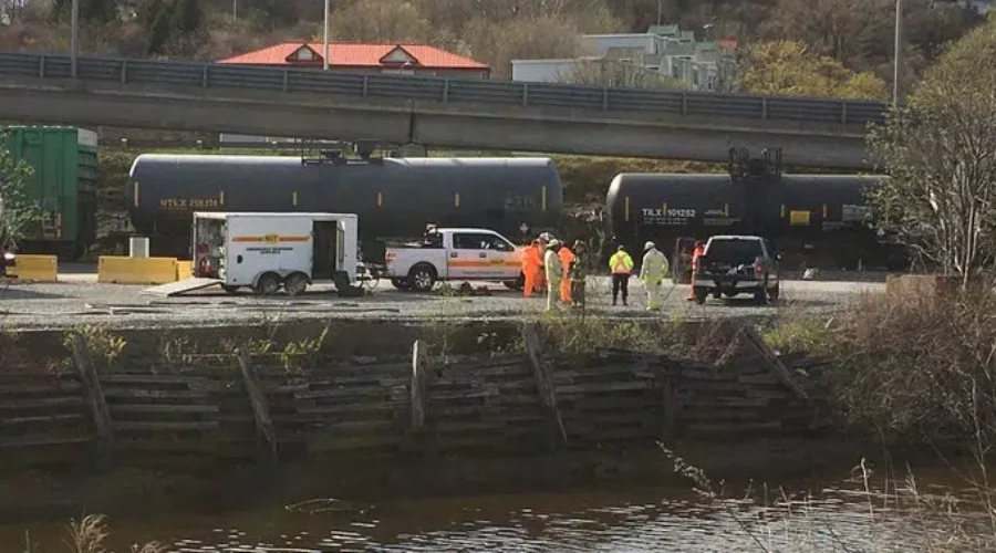 UPDATE: Leaking Rail Car Forces Highway Closure