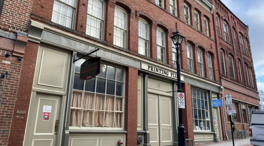 Office Building At Centre Of Oland Case For Sale