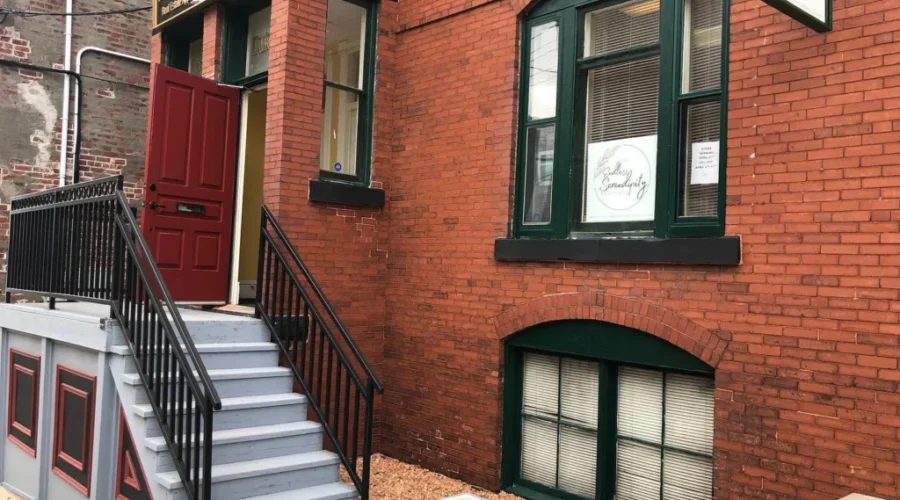Uptown Consignment Boutique Opens Saturday