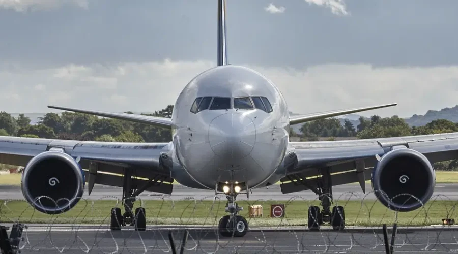 Omicron: Canada Seeking Booster Shot Guidance, Tightening Border Measures