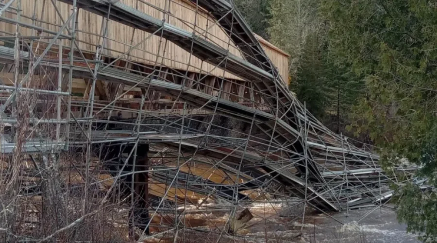 Bridge Scaffolding Falls Into Hammond River