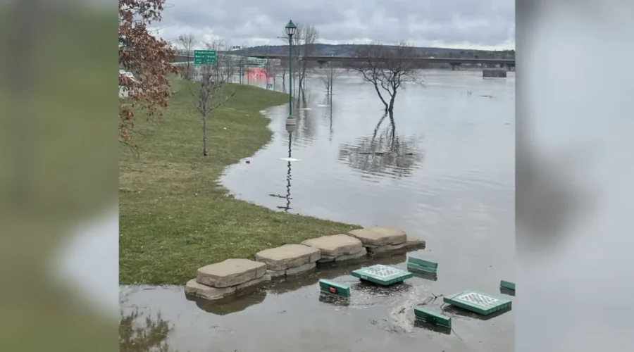 Fredericton, Gagetown, Hartland reach flood stage
