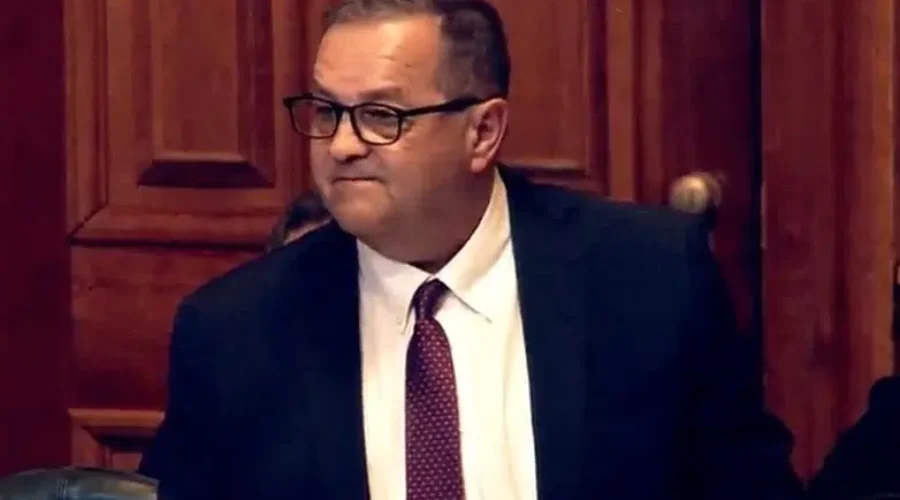 MLA challenges minister over stench from plant