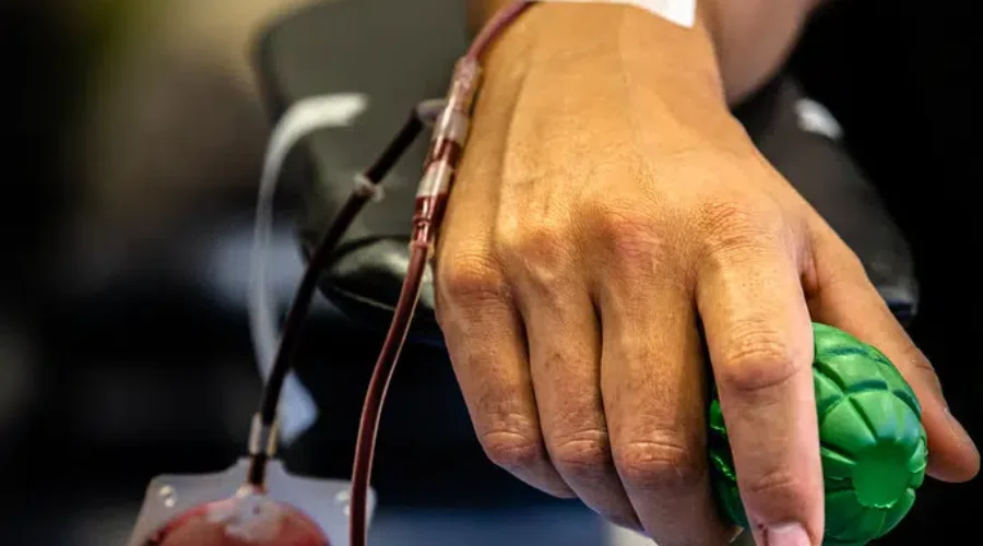 Canadians urged to donate blood and plasma: Canadian Blood Services