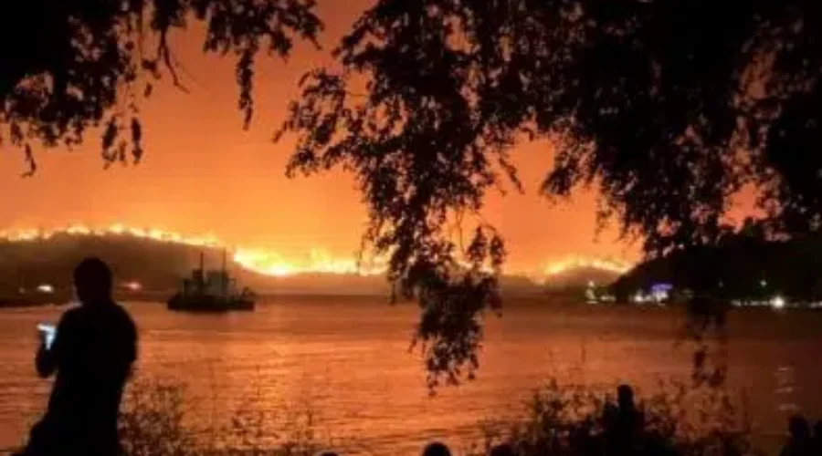 Thousands flee wildfires in Kelowna area of B.C.
