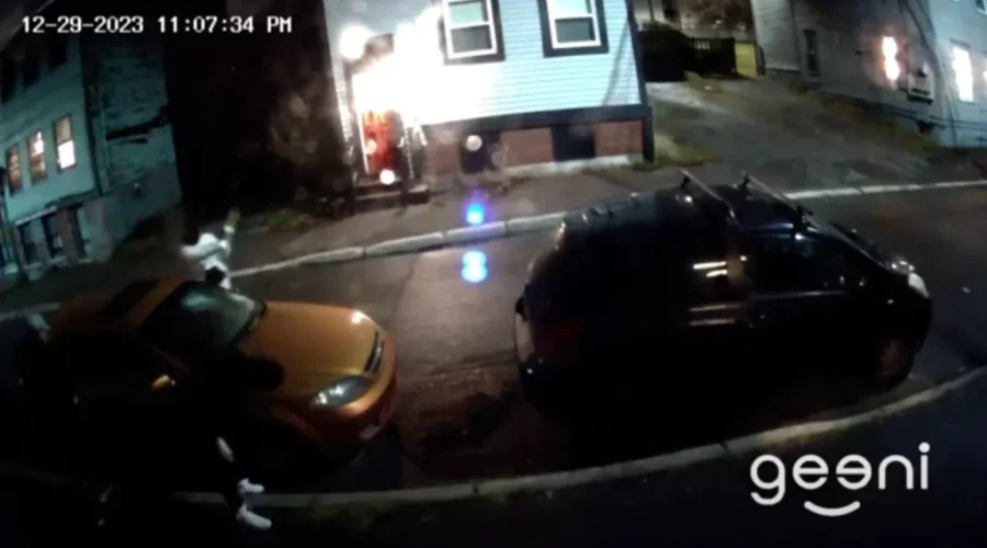 VIDEO: Suspects damage vehicle in Saint John