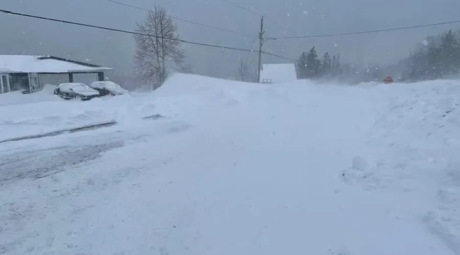 N.B. to assist N.S. in snow cleanup