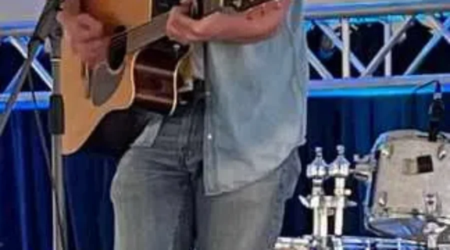 Krista chats with Riley Taylor about “GOOD THINGS” happening in his world, including a new single!