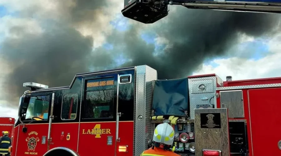 Fire destroys garage in Bloomfield