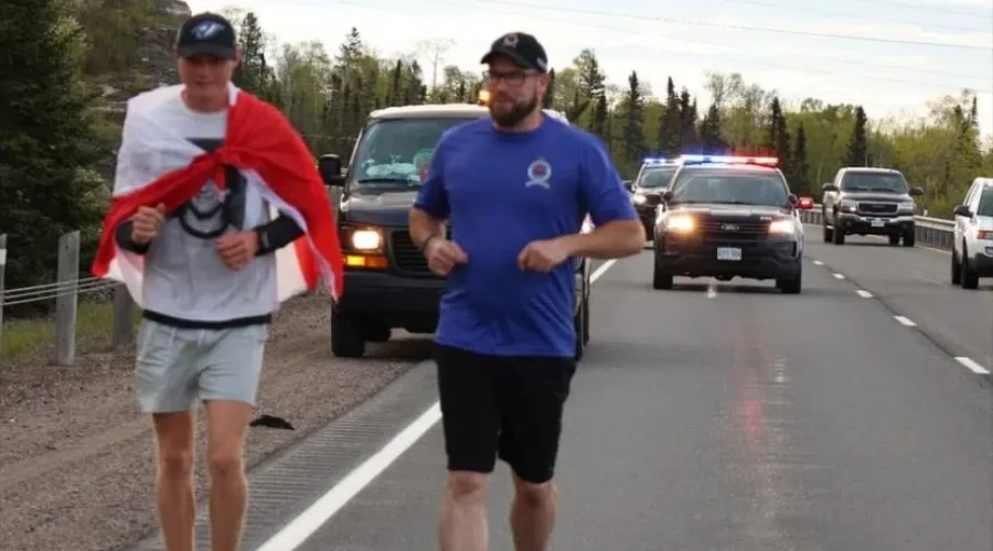 Marathon runner following in Terry Fox’s footsteps arrives in Thunder Bay
