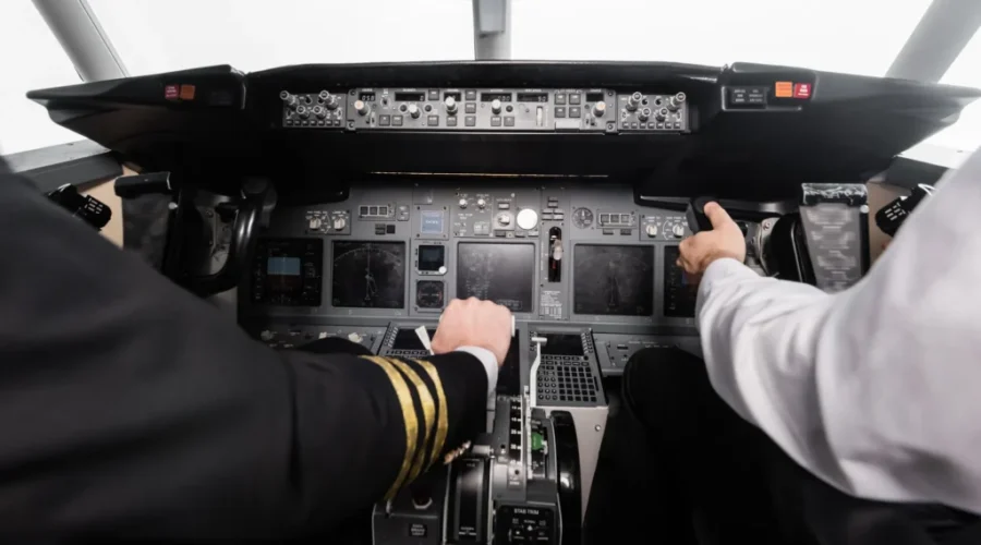 Ottawa not expected to step in if pilots go on strike