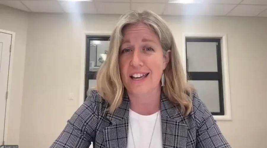 Liberals commit to balanced budgets if elected