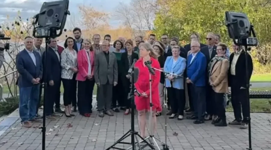 Susan Holt holds inaugural caucus meeting