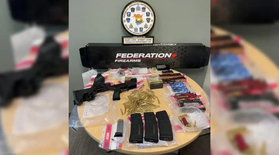 3 arrested in weapons offence investigation