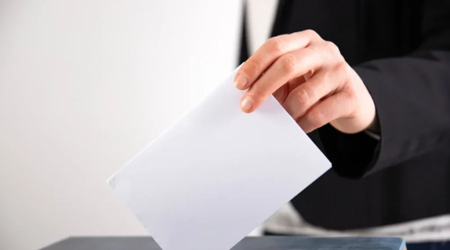 Cost of living tops voter concerns ahead of federal election, poll shows