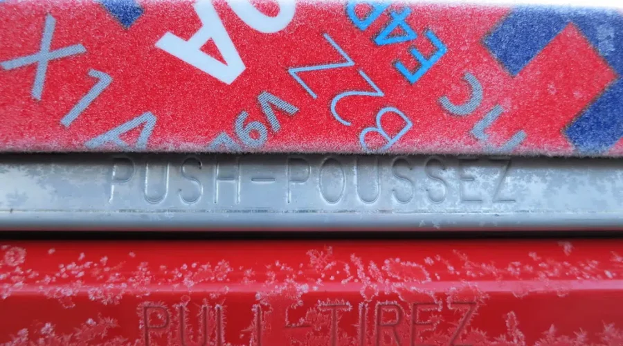 Postal workers back at bargaining table ahead of May 22 deadline