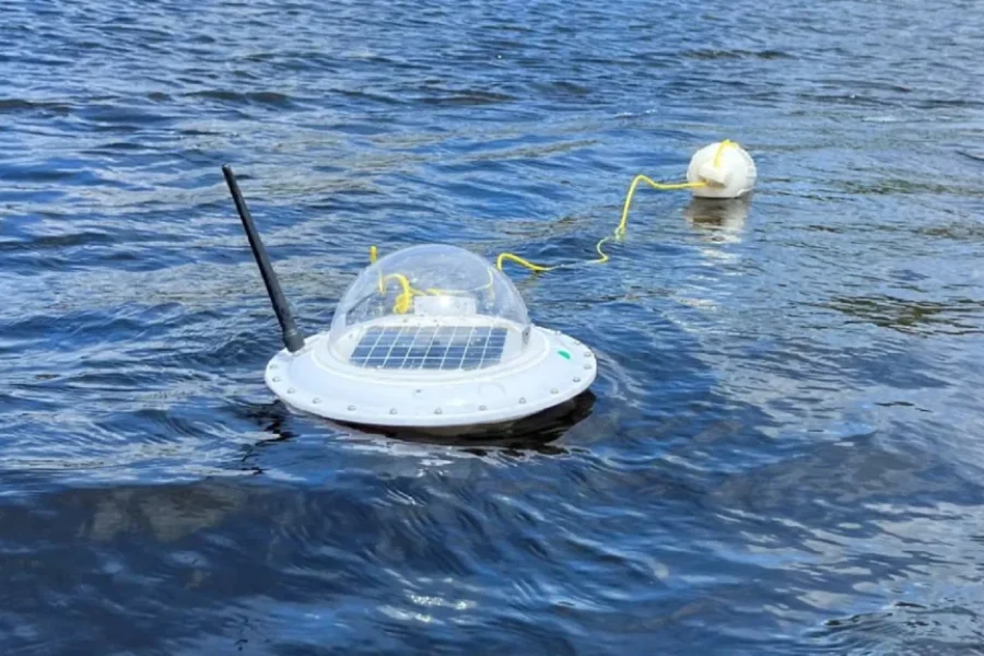 N.B. association using trackers to study cyanobacteria