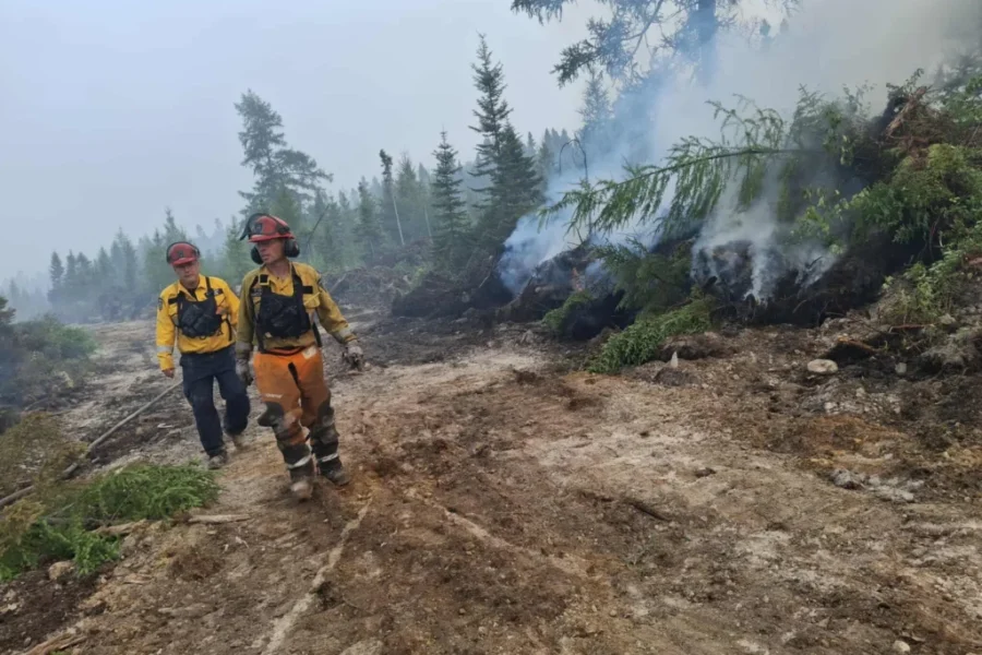 Wildfire Update: Containment progress, public warnings, and new risks from lightning