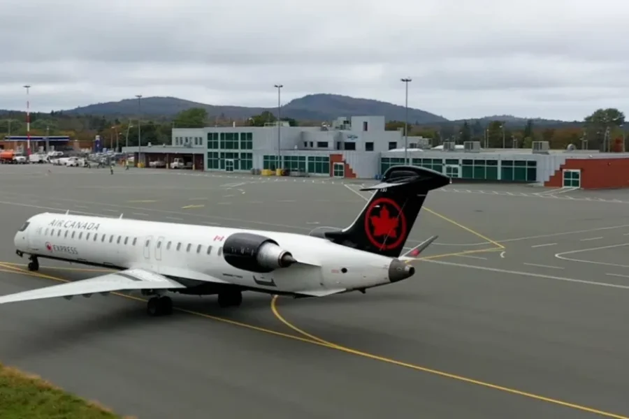 Air Canada cancellations begin as strike threat grows; business groups urge resolution