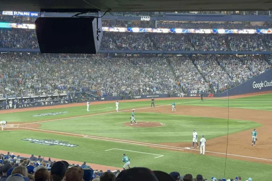 Blue Jays advance to first World Series in 32 years