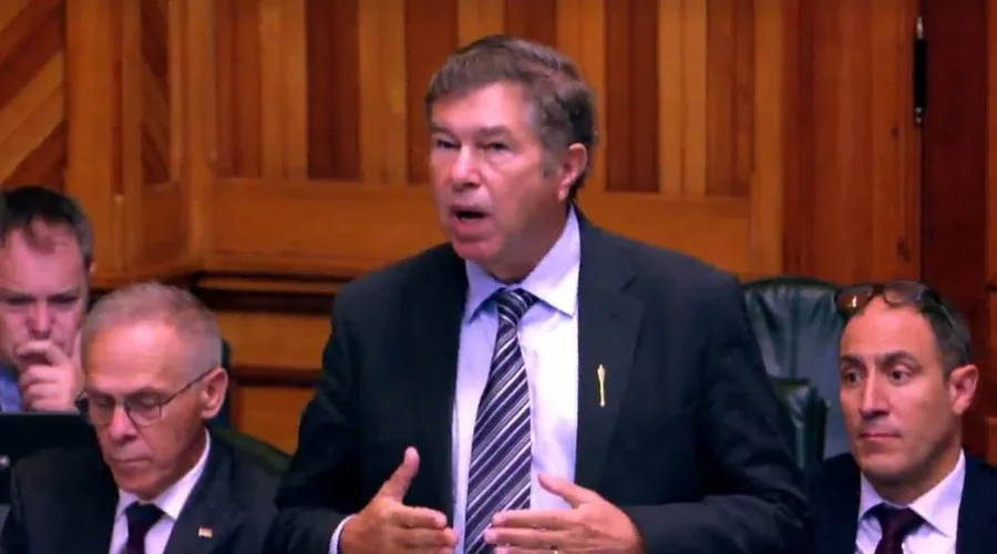 Holt government moves to enhance top doc’s independence