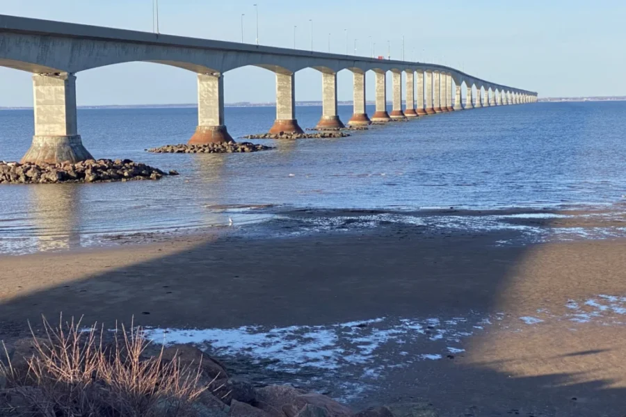 P.E.I. bridge restricts vehicles due to high winds