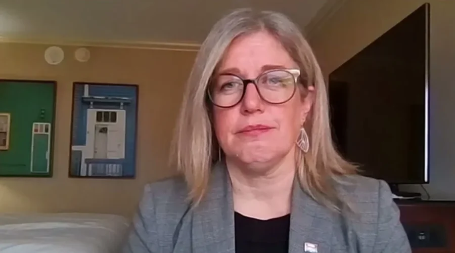 Holt calls for faster lumber talks at premiers’ conference