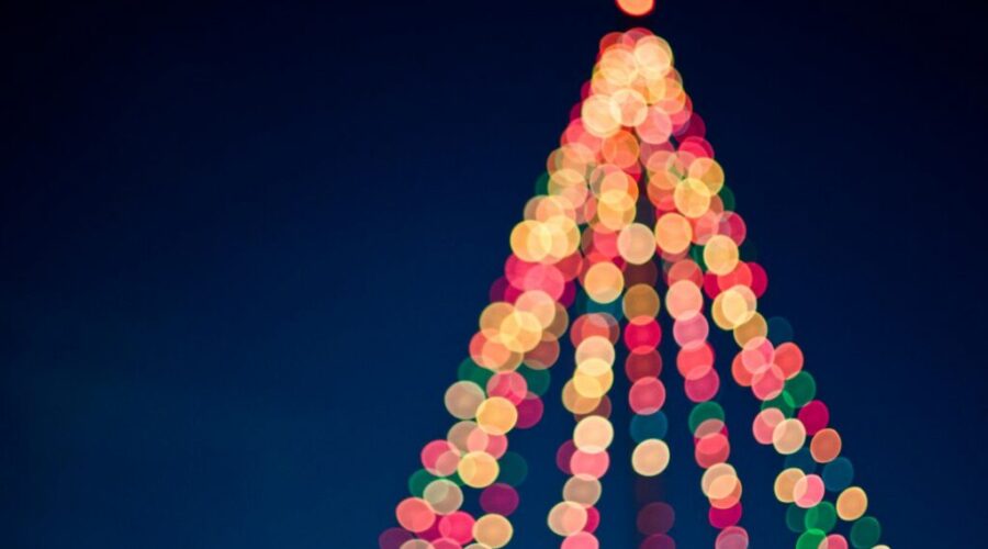 🎄”The Unlikely Triumph of Brenda Lee’s “Rockin’ Around the Christmas Tree” 🎄
