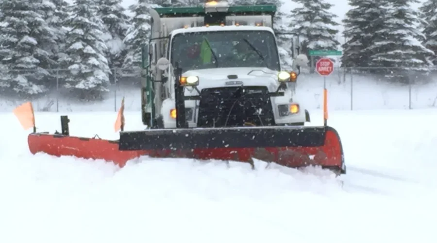 Stormy weather makes for tricky travel